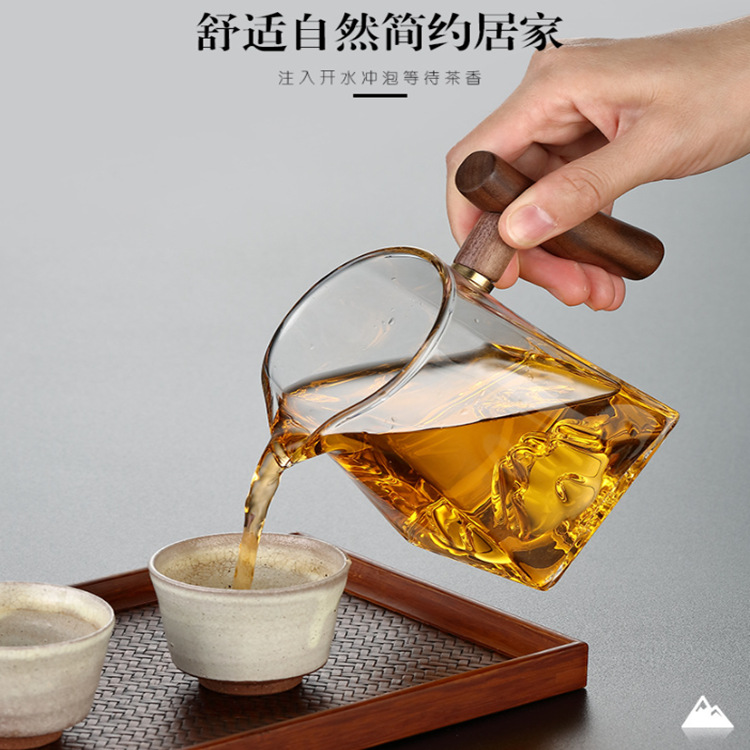 Manufacturer's in-stock glass tea sea solid wood handle high borosilicate glass mountain view fair cup, Square Snow Mountain tea sea glass cup Application Scenario