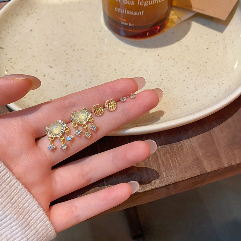 New Chinese-style peace lock set of six pieces earrings, women's diamond-encrusted high-end stud earrings, unique New Year style earrings full figure