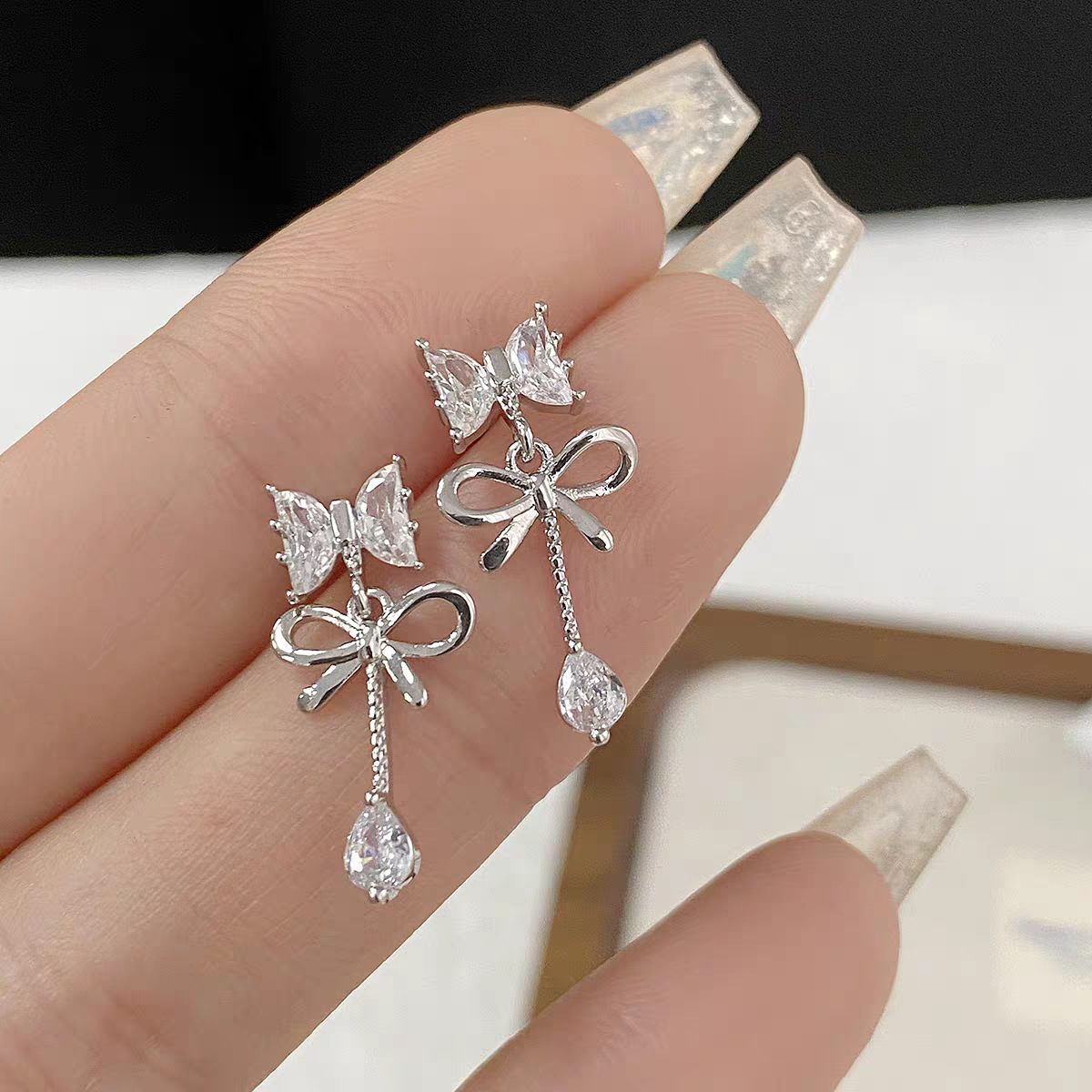 Teenage Date ~2025 New Bestseller Bow Sparkling Diamond Stud Earrings, exquisite, small, fashionable and versatile daily earrings Application Scenario