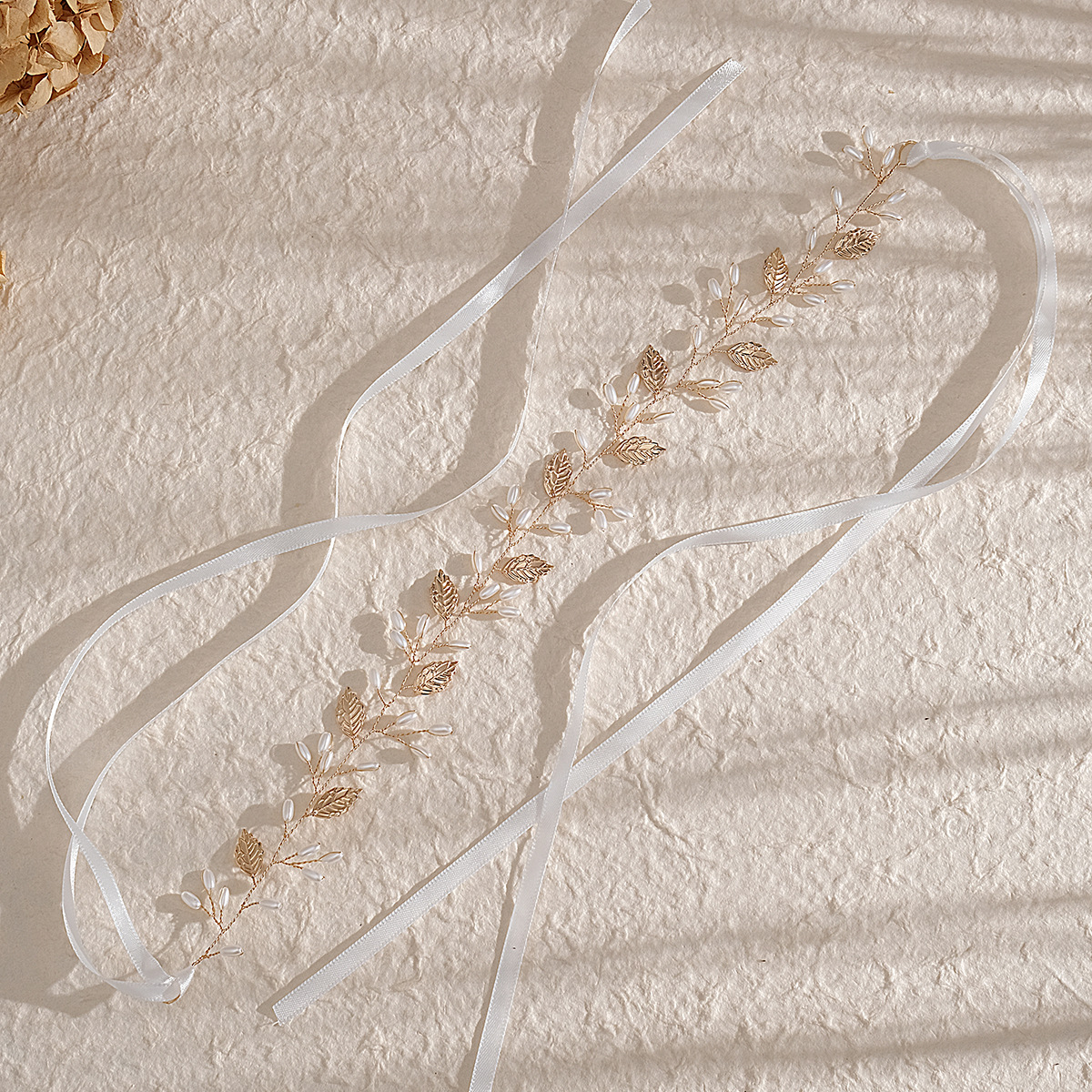 Amazon European and American simple bride headwear, forest fairy style hand-woven pearl hair band, bridesmaid children's hair accessories details Picture