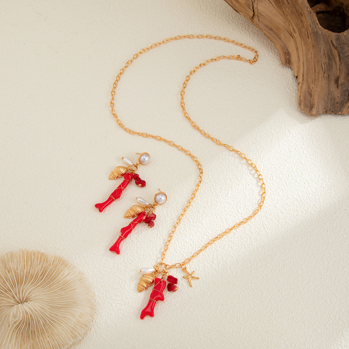 European and American cross-border jewelry vacation style conch and red coral long necklace, fashionable and simple imitation pearl collarbone necklace Application Scenario