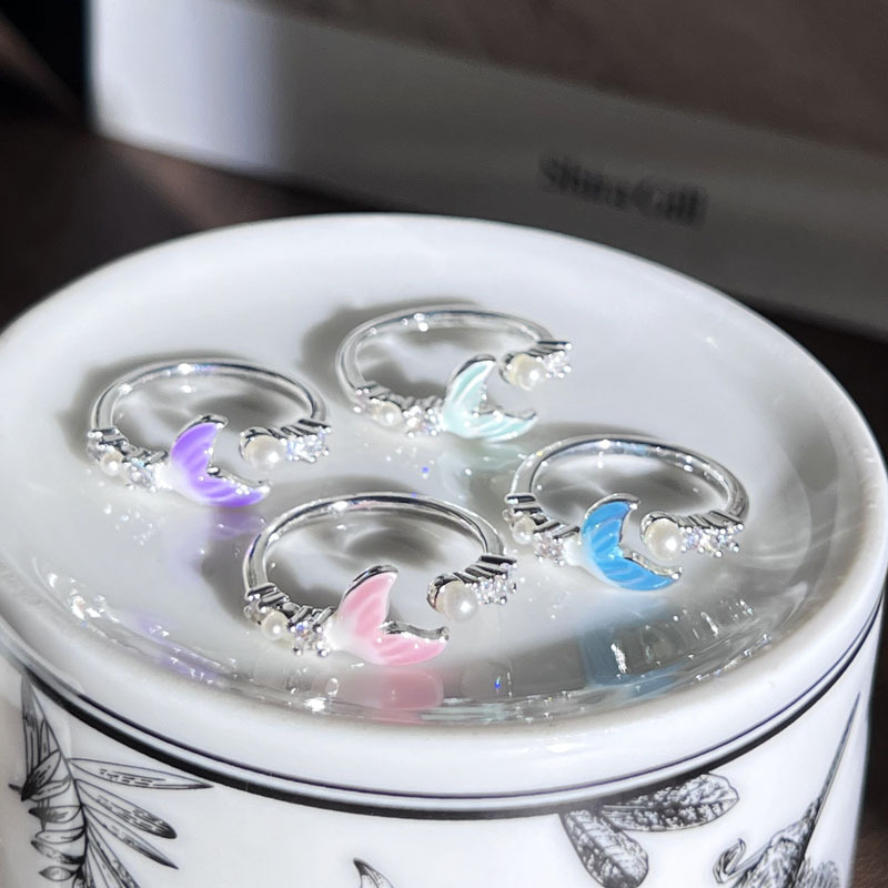 A sweet and charming dopamine-gradient fishtail ring with an ethereal ocean style, exquisite pearl setting, and a unique and elegant index finger ring Specification drawing