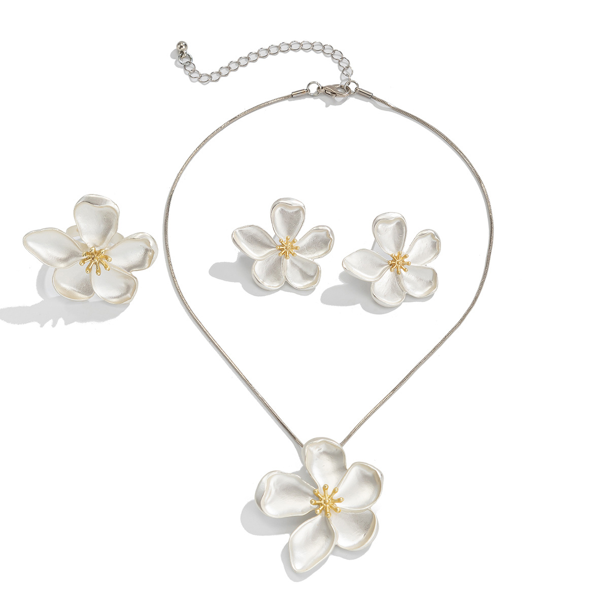 European and American cross-border jewelry, rolled-edge five-leaf flower stamen snake chain set necklace, fresh and simple copper chain, alloy collarbone chain Item Picture