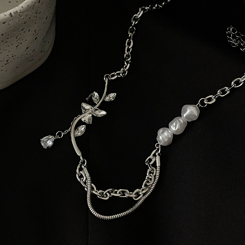 Freshwater pearl patchwork necklace, a light luxury and niche design accessory for women's summer, hip-hop hot girl titanium steel collarbone chain Application Scenario