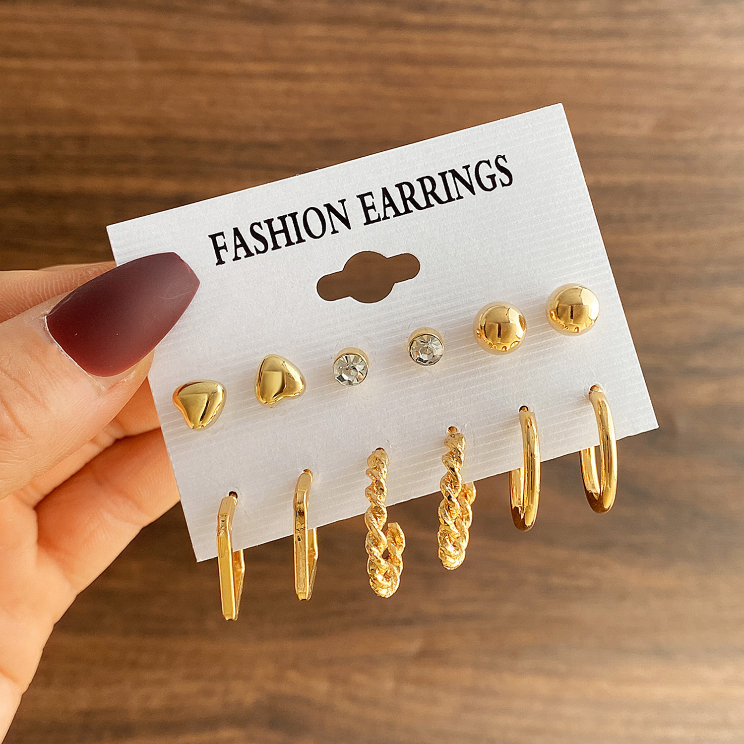 A new cross-border geometric earring set of 6 pieces, featuring creative, simple and retro geometric quadrilateral heart-shaped pearl earrings full figure