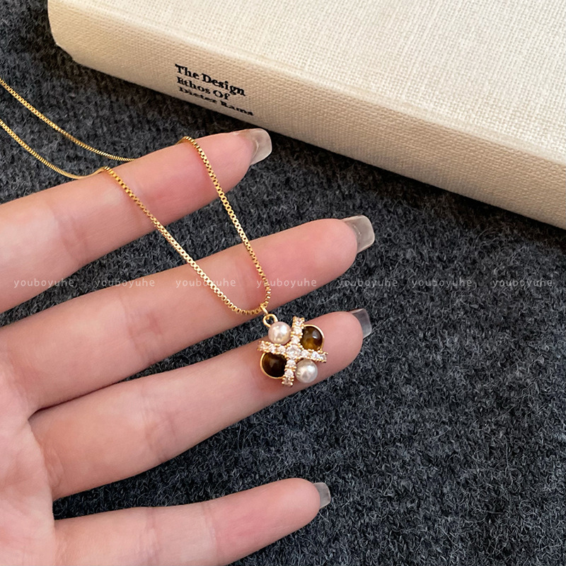 Maillard Tiger's Eye pearl pendant necklace for women, retro, individual, light luxury, elegant, fashionable and versatile necklace sweater chain Item Picture