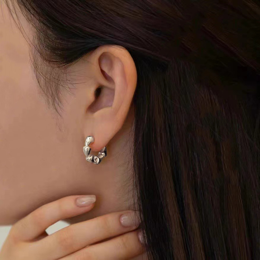 Metallic texture, European and American style ear loops, ins, niche, versatile, personalized and fashionable design, retro and high-end ear accessories Specification drawing