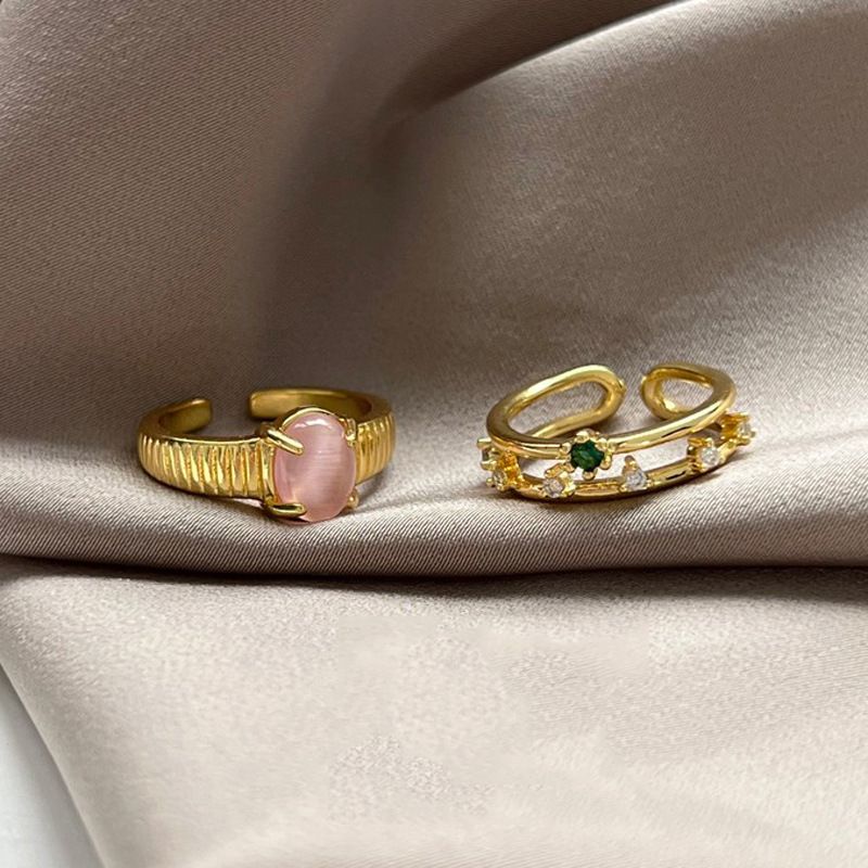 A light luxury, high-end, exquisite and elegant pink cat's eye, golden opening ring, a niche design for women, an InS-style food ring Application Scenario