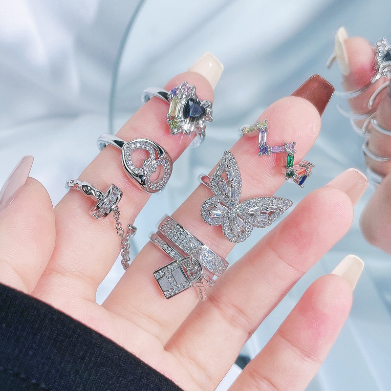 A French fashion and elegant ring for women, with a butterfly micro-inlay opening ring, irregular, sweet, cool, high-end and light luxury index ring full figure