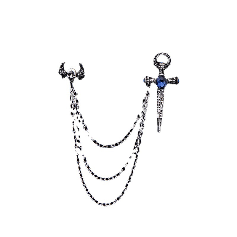 European and American cross-border Halloween hot-selling chain, personalized skull badge, wing sword, vampire brooch, collar pin Application Scenario