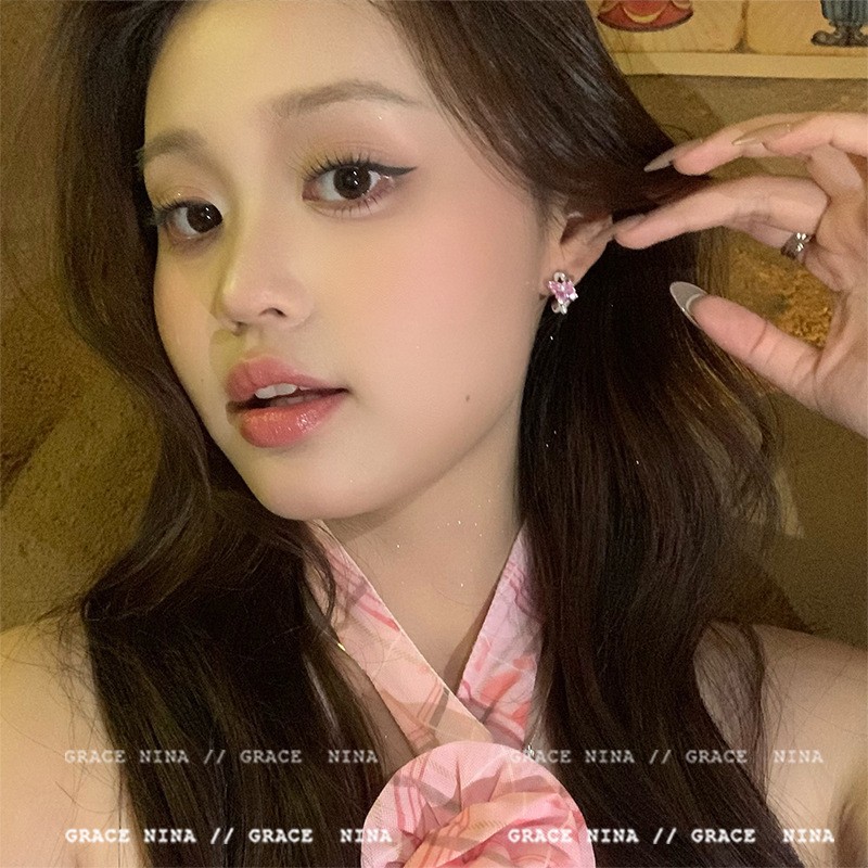 Gentle midsummer! Dopamine zirconium butterfly Stud earrings for Women 2025 New style earrings with unique and niche design sense Application Scenario