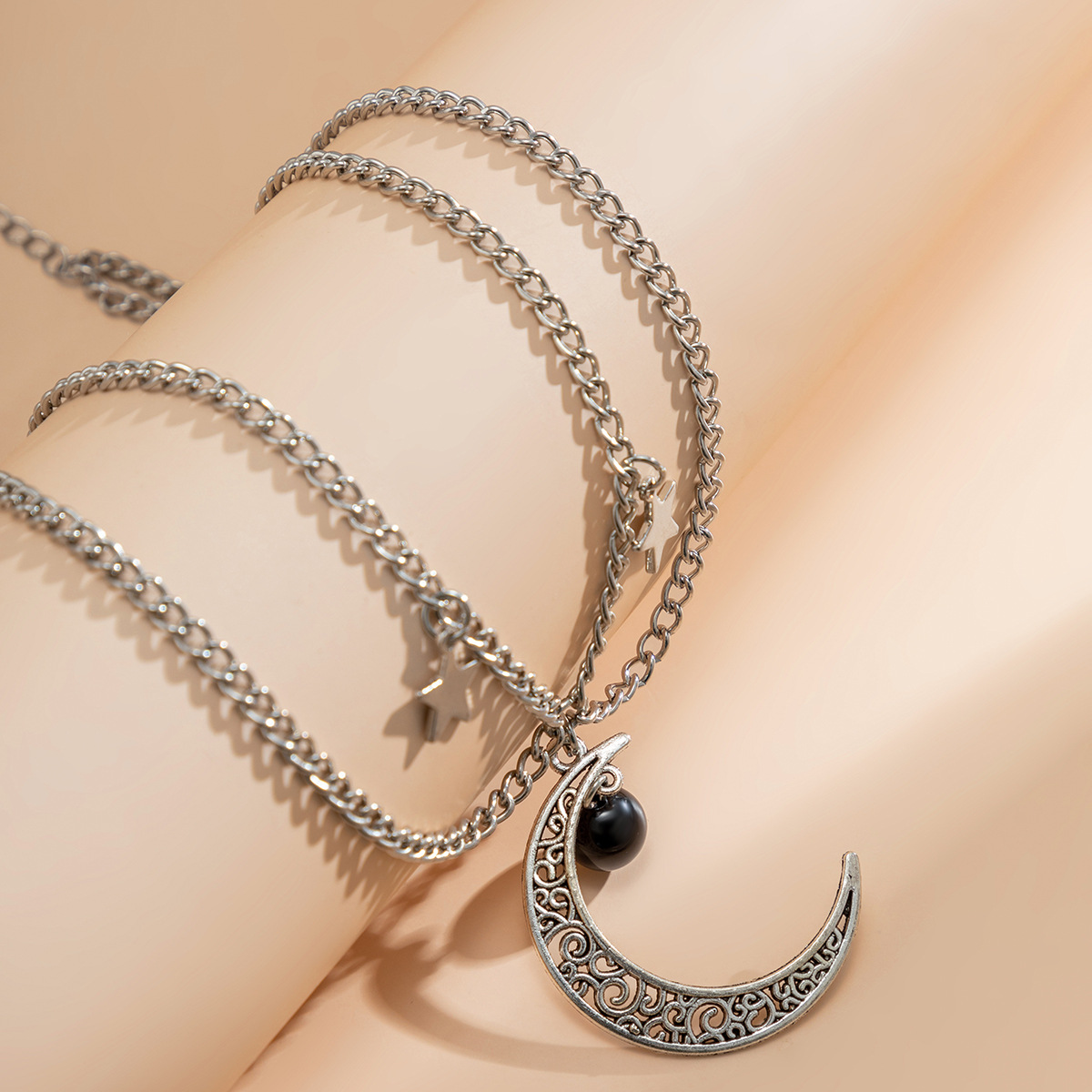 European and American cross-border jewelry, sweet and cool, double-layer versatile collarbone necklace, simple and cold style, star tassel necklace Application Scenario