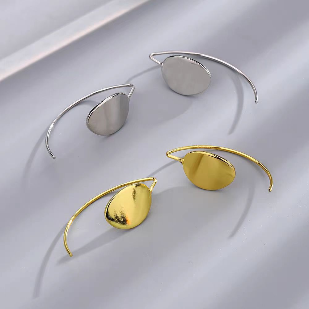 The simple golden ear-hook earrings exude a sense of elegance and sophistication. A new bestseller in 2025. Simple and niche metal earrings from Europe and America for women Application Scenario