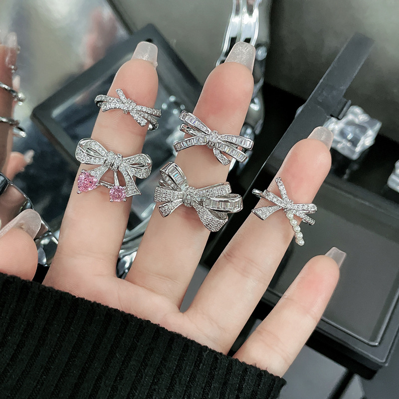 A high-end, light luxury, full diamond zircon bow, sweet and cool open ring for women on Instagram, with a cold and elegant style, a niche ring Specification drawing