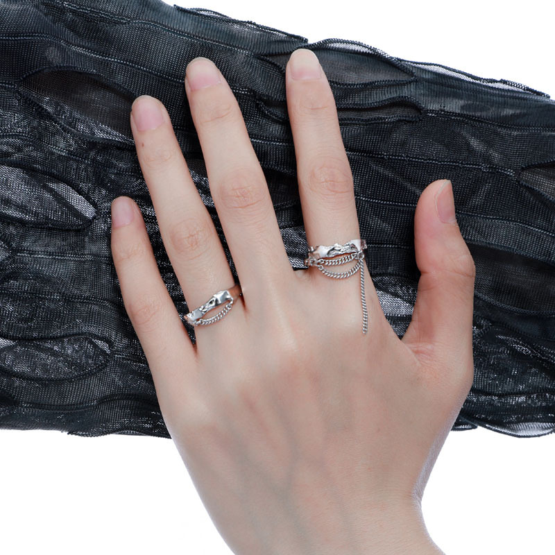 This is a niche design with an ink-style cold chain opening ring that exudes a feminine charm, is simple and individual, and features a fashionable textured tassel details Picture