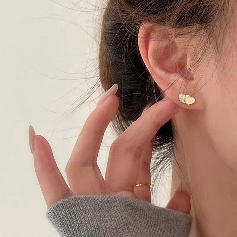 Gold and silver color heart-shaped unique ear studs, niche design sense, high-end cool style earrings and earrings 2025 new bestsellers details Picture
