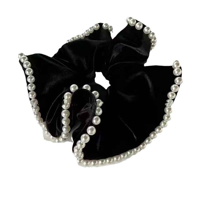 The oversized velvet pearl hair tie exudes a retro charm. The headband gives a sense of sophistication for girls. The spring and summer hair tie, leather band, ins, and a high level of appearance Item Picture