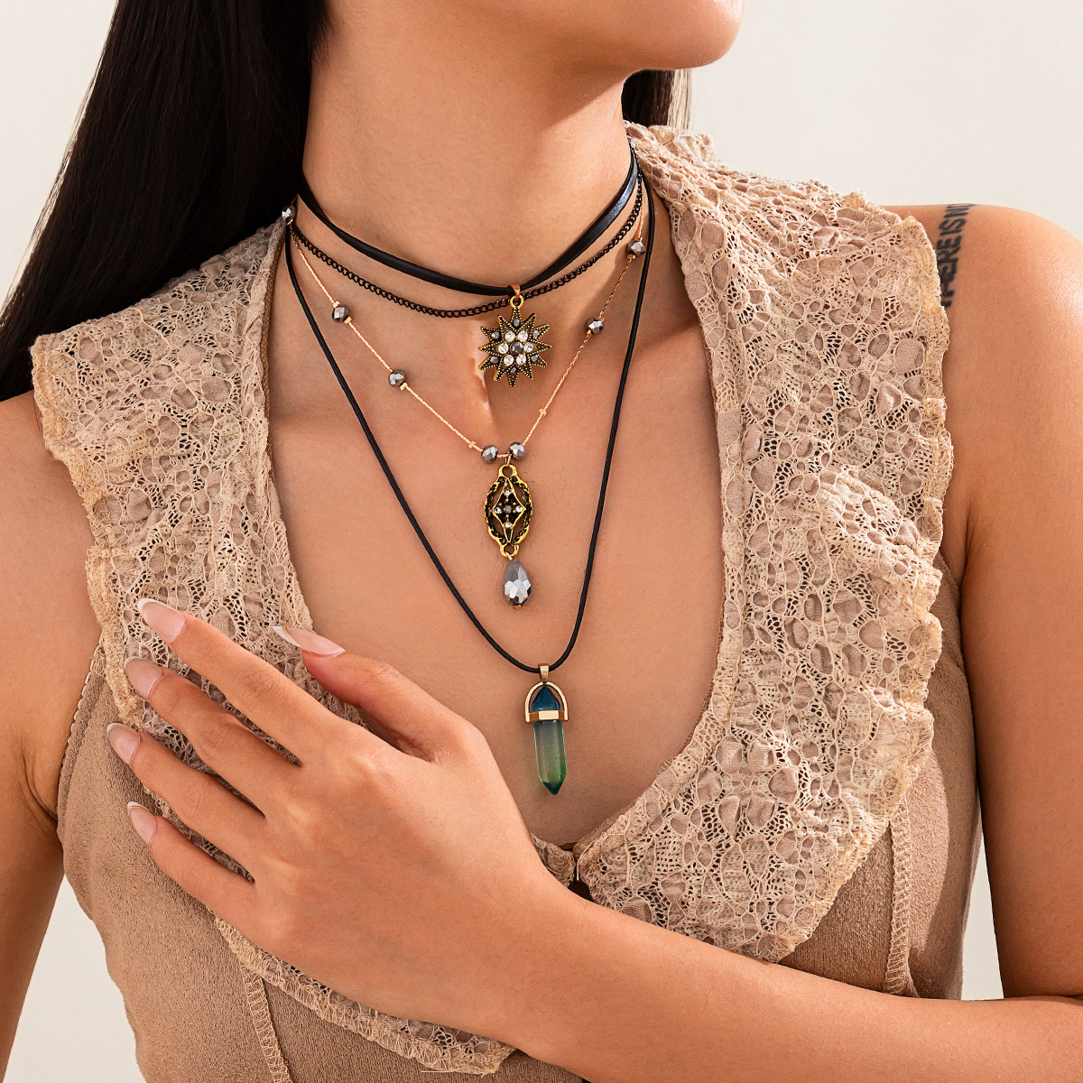 European and American cross-border jewelry, Baroque pearl star water drop pendant necklace, irregular alloy multi-layer collarbone chain Specification drawing