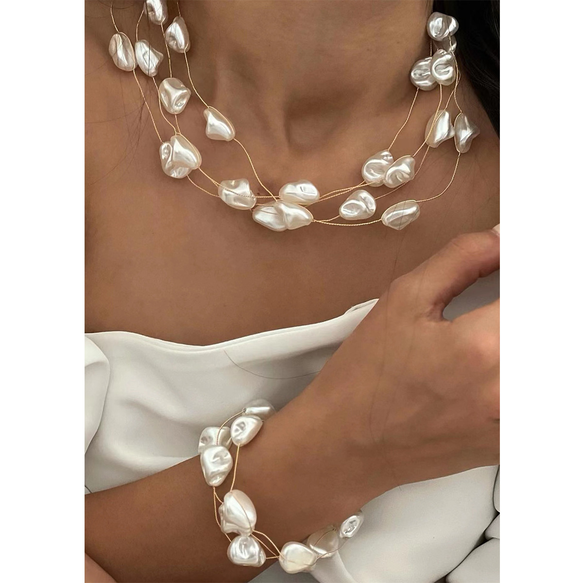 Popular accessories in Europe and America: simple necklace niche retro beaded collarbone chain, baroque imitation pearl necklace for women full figure