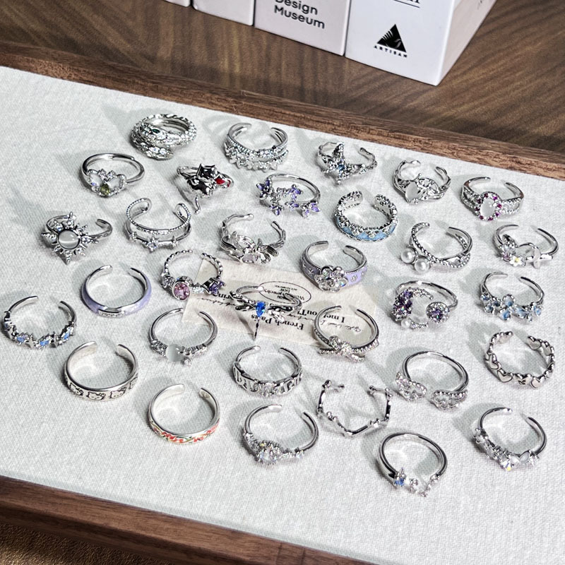 The new irregular flower enamel ring for girls in 2025 is a trendy and fashionable student-style best friend ring accessory details Picture