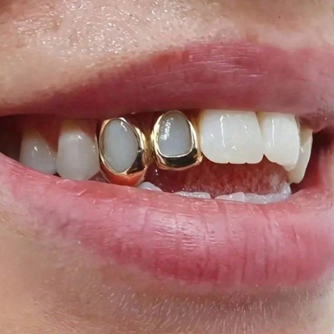 A popular single-tooth decoration with sharp teeth in Europe and America, featuring a hip-hop punk style and a trendy dental accessory with a hollowed-out geometric smooth surface full figure