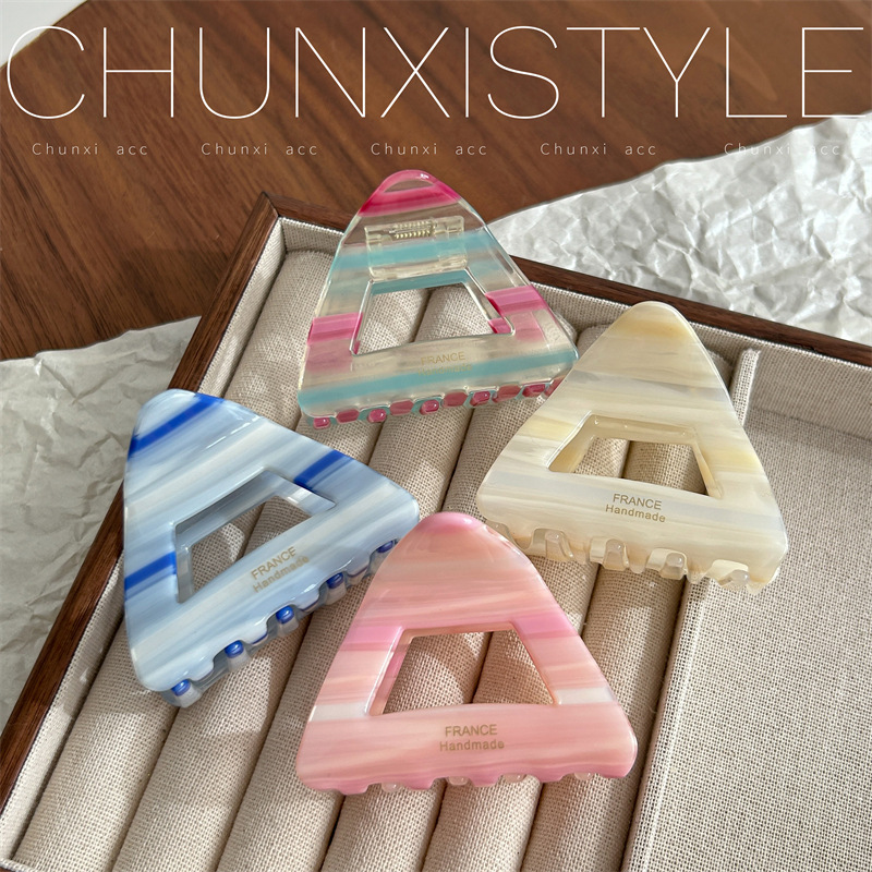 Ice cream striped acetate triangular gripper, niche design shark clip, back head plate hair clip, semi-tied hair claw hair accessory Specification drawing