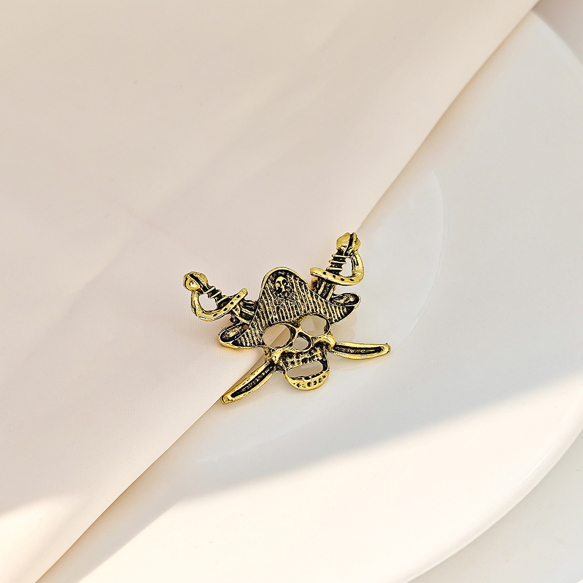 European and American cross-border creative and personalized skull brooch, punk retro pirate vintage clothes, accessories, brooch and corsage full figure