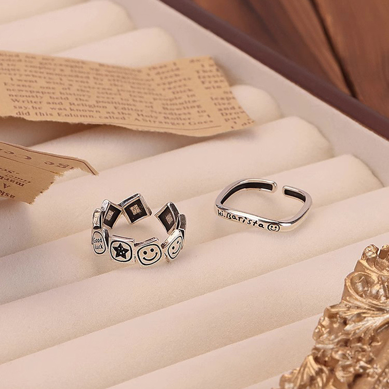Retro square smiling face ring, a niche design for women, plain letter ring index finger ring, fashionable and individual, best friend ring tail ring Application Scenario
