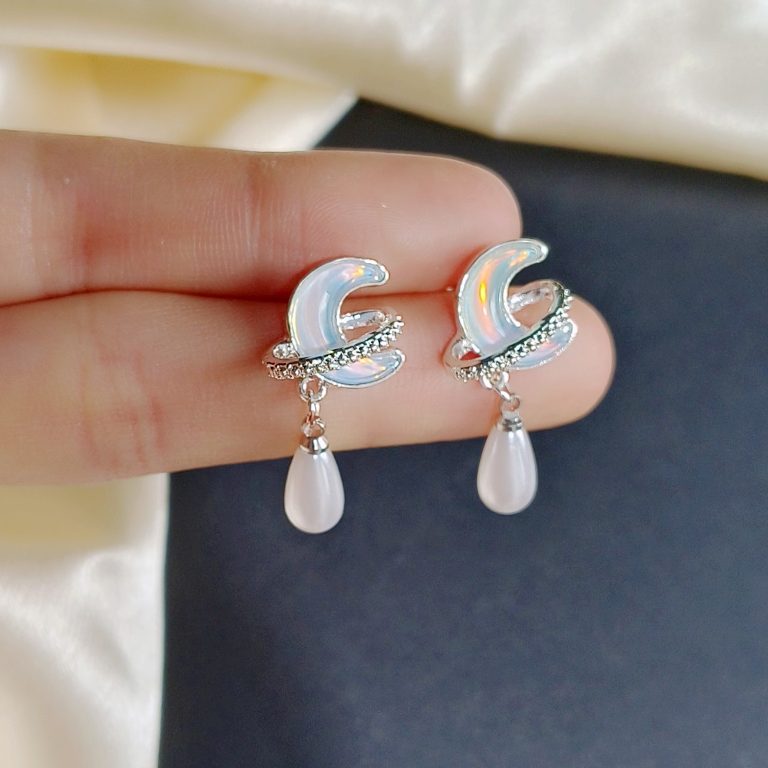 Blue cat's eye stone moon planet stud earrings, light luxury, versatile, high-end, niche starry sky design pearl pendant earrings Specification drawing