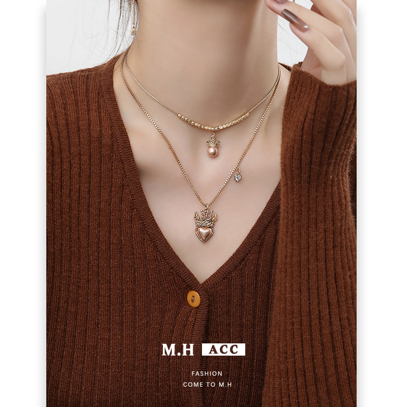 Original matte gold crown heart-shaped necklace accessory, high-end and niche collarbone chain, European and American style fashionable and elegant pendant details Picture