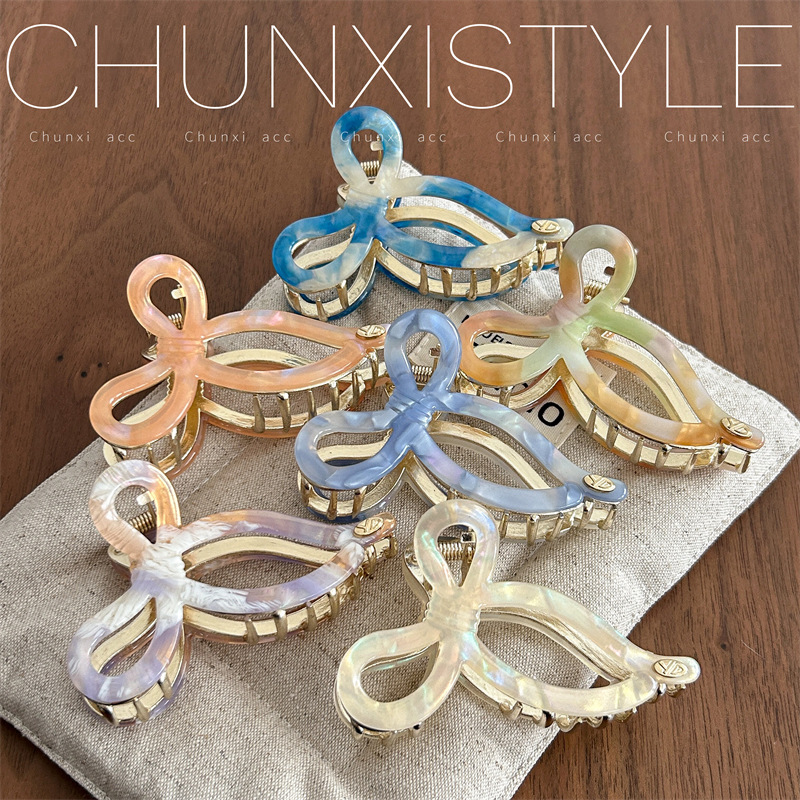 YD Acetate butterfly gripper, a fashionable and popular gripper, the shark clip at the back of the head, a high-end hair clip, a new versatile hair accessory full figure