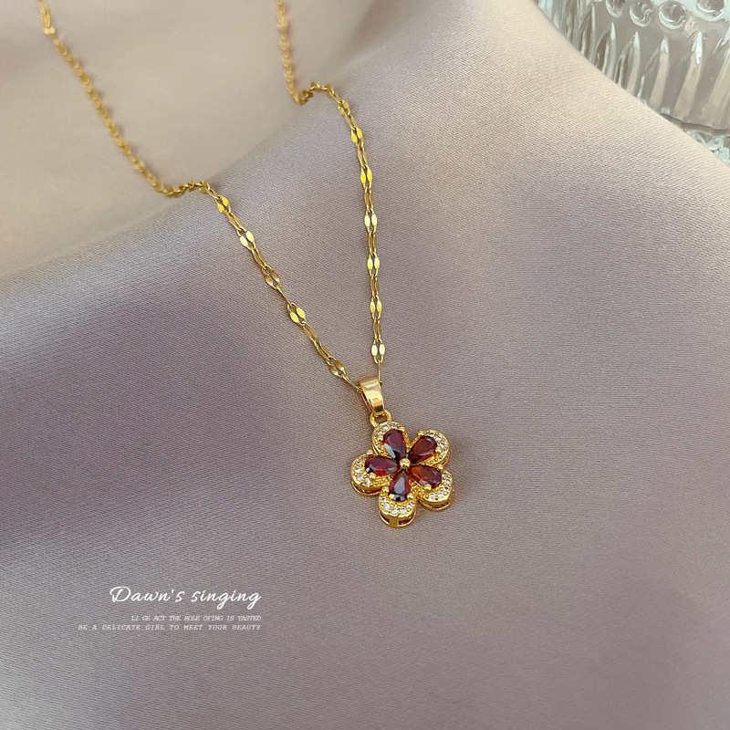 【 Titanium Steel 】 Pomegranate red five-leaf flower, light luxury and elegant, full diamond necklace, versatile for women, collarbone chain, titanium steel chain Specification drawing