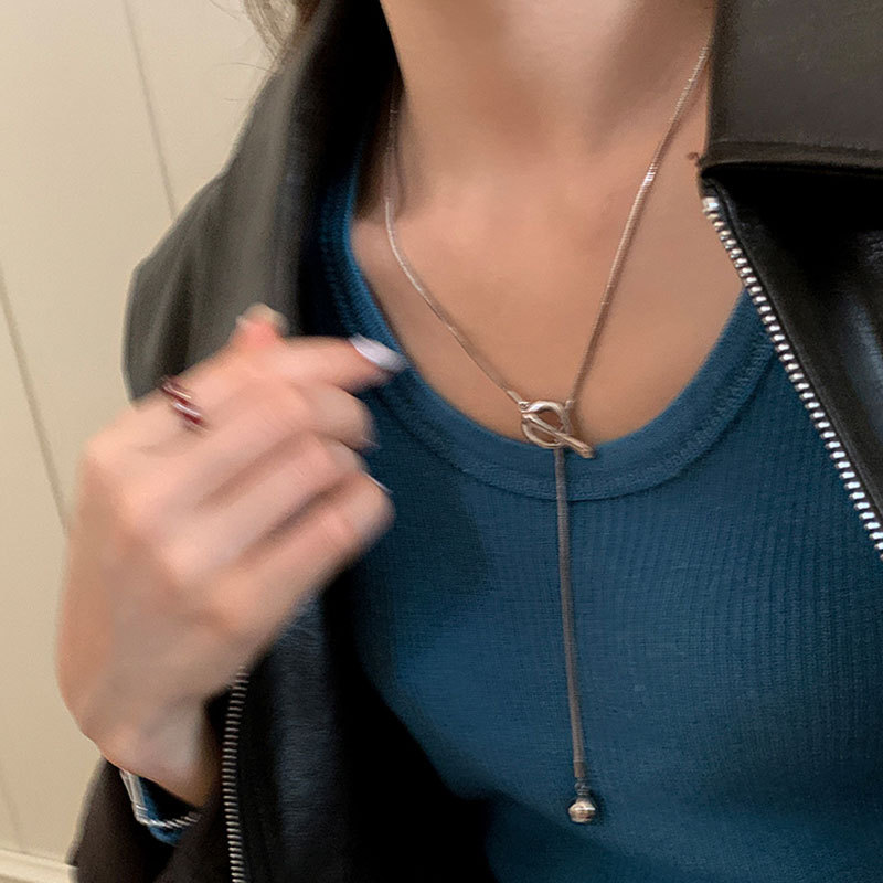Simple and ins style, versatile OT buckle tassel long necklace, a unique and elegant women's neck chain, sweater chain Application Scenario