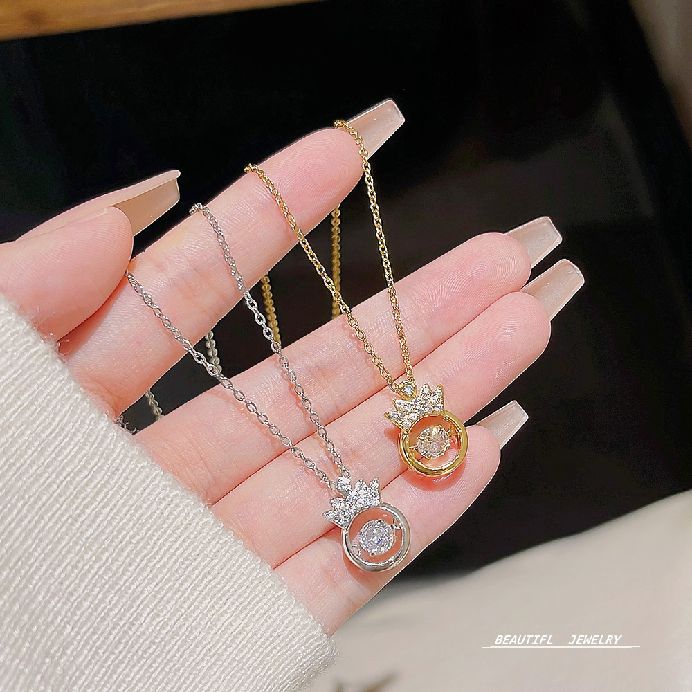 The zirconia crown necklace, a trendy accessory for celebrities, is a niche pendant for women. It's a 2024 new bestseller and a popular collarbone chain details Picture