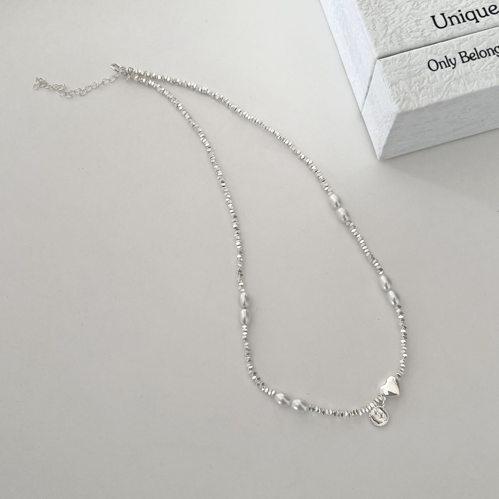 Pearl Broken silver necklace for Women's Summer 2024 New style broken silver light luxury and niche design collarbone necklace Specification drawing