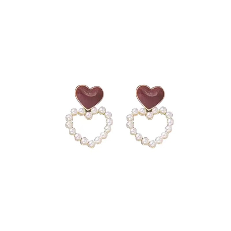 French niche retro stud earrings, Hong Kong-style heart-shaped pearl earrings, 2025 new trendy design, elegant and stylish earrings for women Item Picture