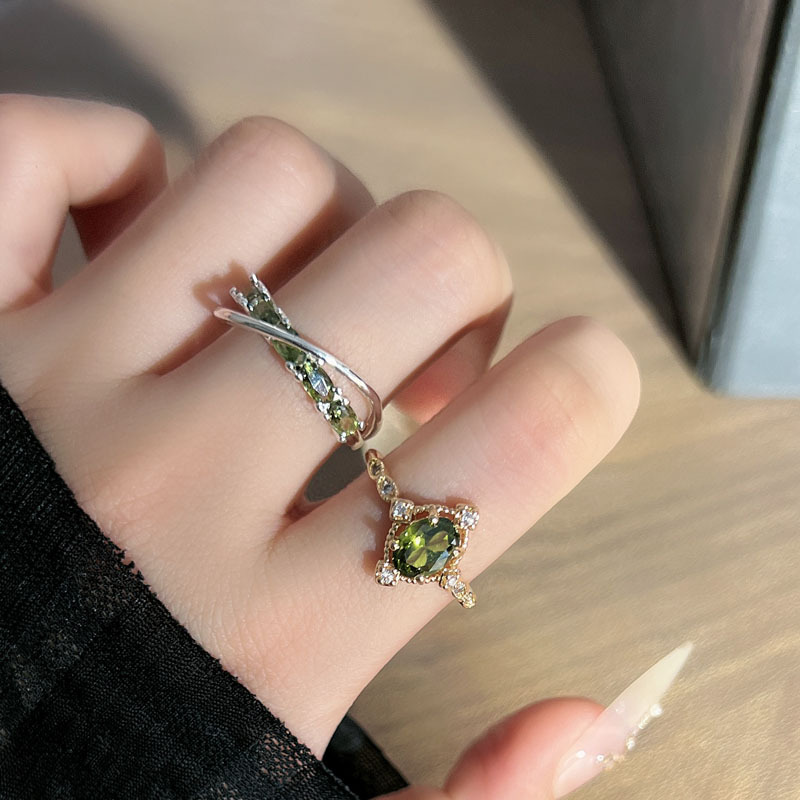 French high-end design olive green zircon row diamond open ring for women, retro, exquisite, fashionable and versatile index finger ring full figure