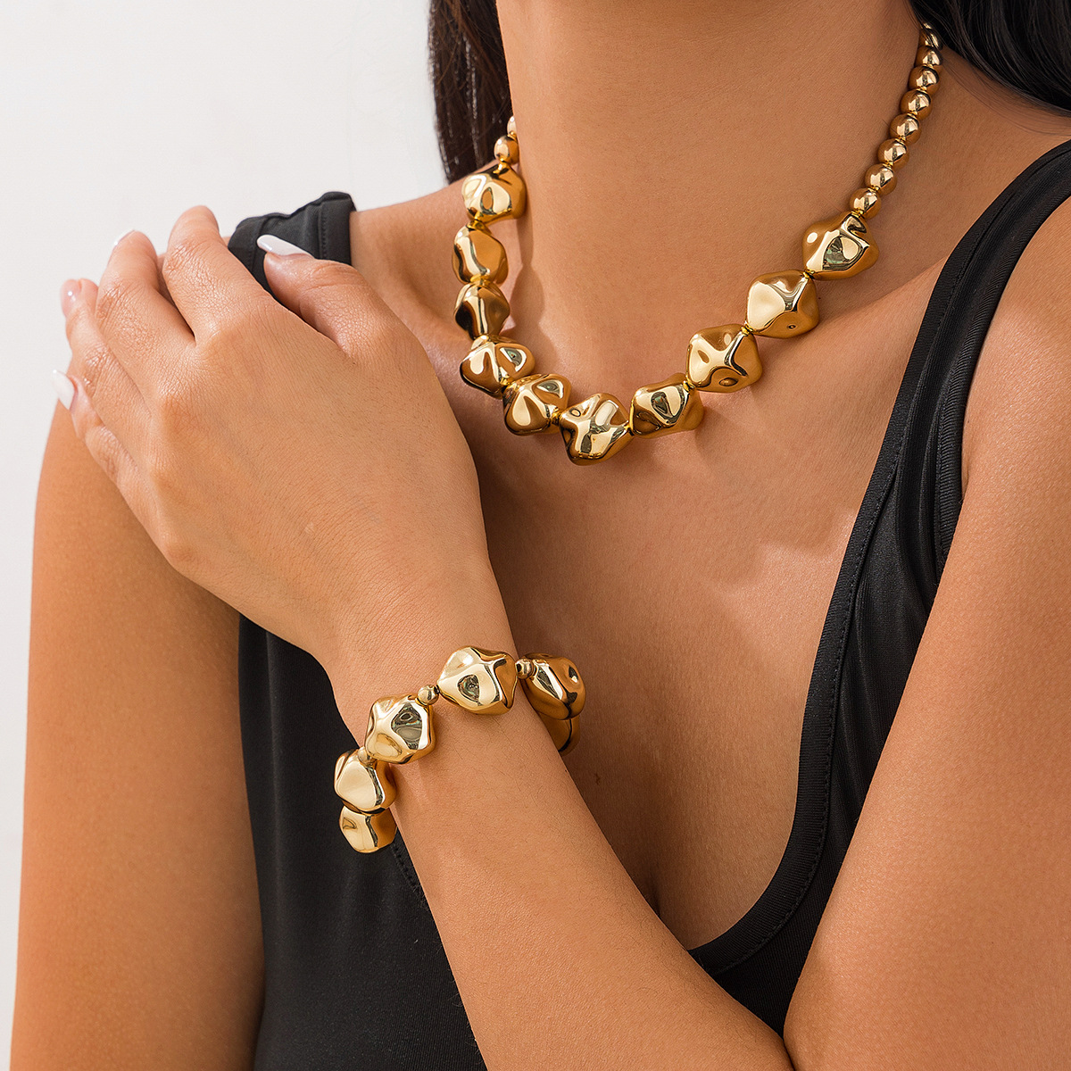 European and American cross-border jewelry, light luxury style irregular CCB necklace set, fashionable geometric irregular beaded collarbone chain details Picture