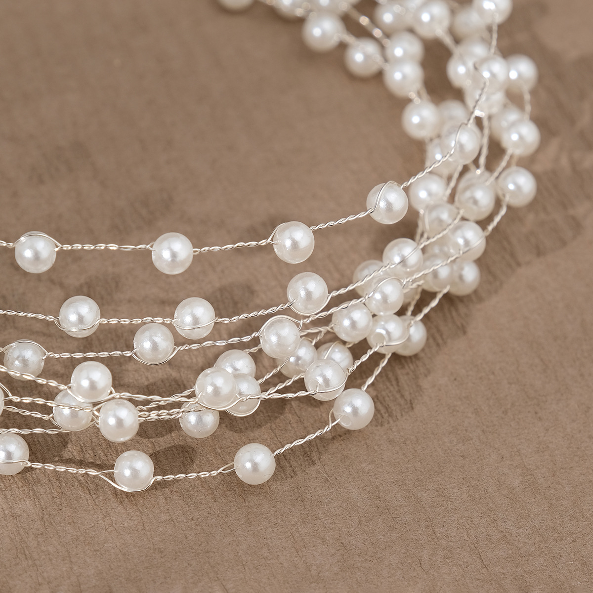 New pearl hair accessories for foreign trade, bridal hair bands, wedding banquet party accessories, super fairy-like braided hair ribbons, pearl headbands Application Scenario