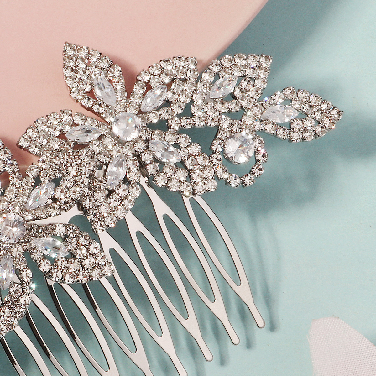 New European and American jewelry, zircon hair comb, wedding banquet, birthday party hair accessory, water diamond claw chain, zircon insert comb for women Application Scenario