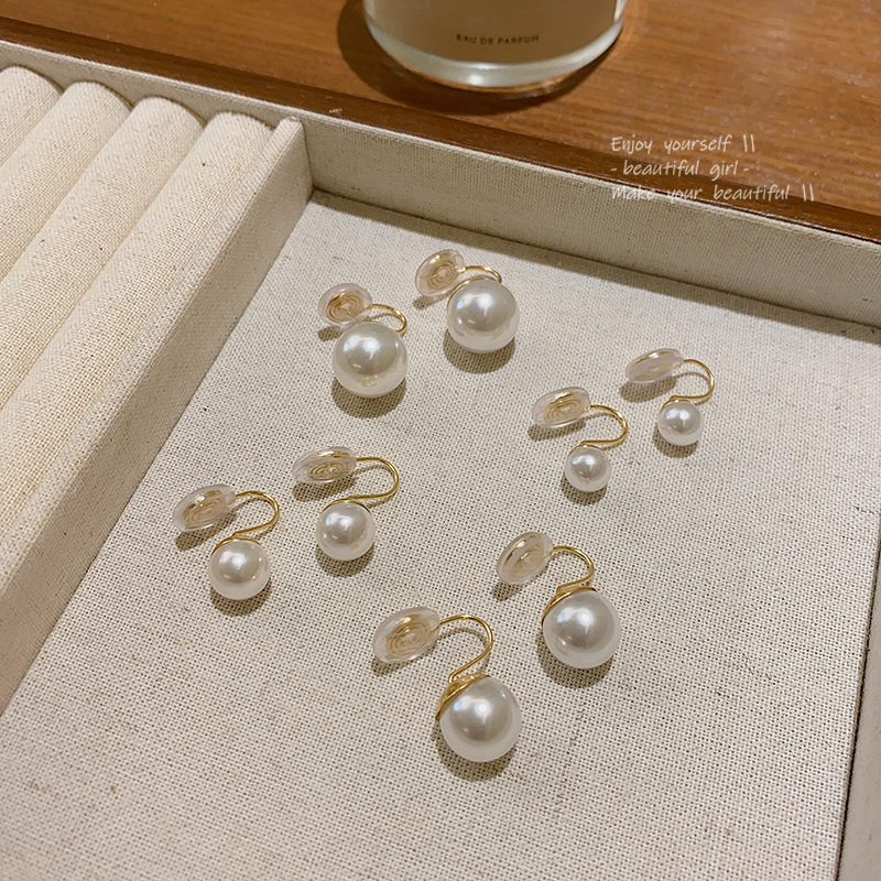 French pearl ear clips, no ear holes, mosquito-repellent incense plate ear clips, ear studs, light luxury, niche, small and elegant, gentle earrings and earrings Application Scenario