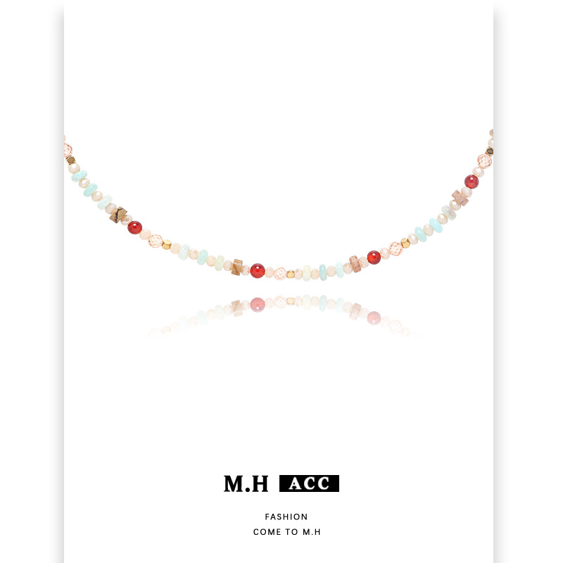 The dopamine-colored beaded necklace has a fresh and stylish design. The collarbone chain is fashionable and versatile, and it's an ins sweet girl style necklace for women Application Scenario