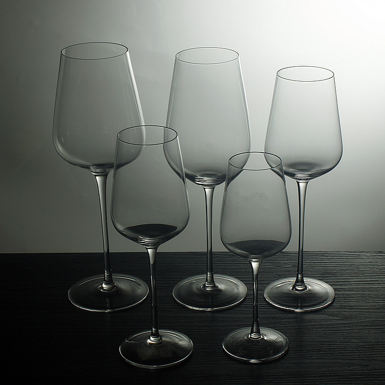 Hand-blown crystal wine glass set, tall Bordeaux wine glass, handcrafted wine glass, can be printed with logo Application Scenario