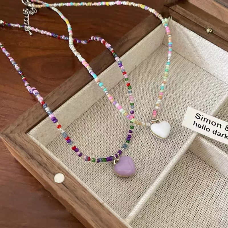 Colorful beaded heart-shaped necklace for women, a new summer 2023 design with a unique and elegant collarbone chain accessory Application Scenario