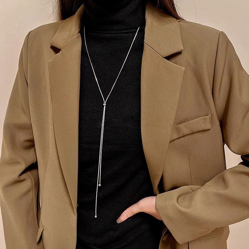 This autumn and winter hoodie, sweater and chain long design is a unique and trendy women's 2023 new titanium steel necklace that won't fade Application Scenario