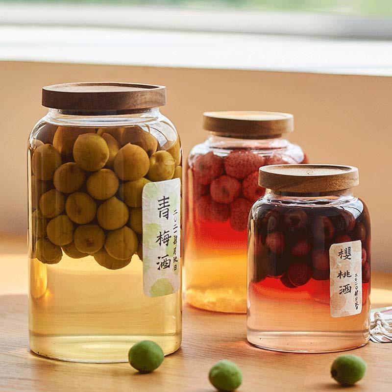 Large-capacity glass sealed jar, food-grade bottle with lid, lychee and plum wine, medicinal herb and dried tangerine peel jar, wine bottle full figure