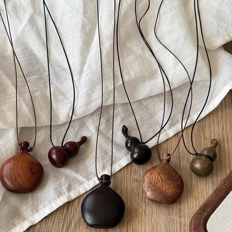ins cold style wooden wine pot necklace, design sense, long neck accessory, retro and versatile sweater chain for women full figure