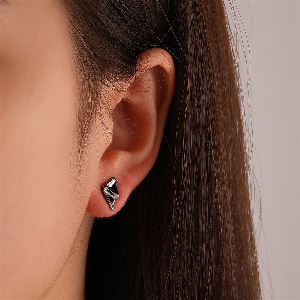 Niche design angel and devil stud earrings, ins style cross-border creative small earrings, couple earrings, Halloween details Picture