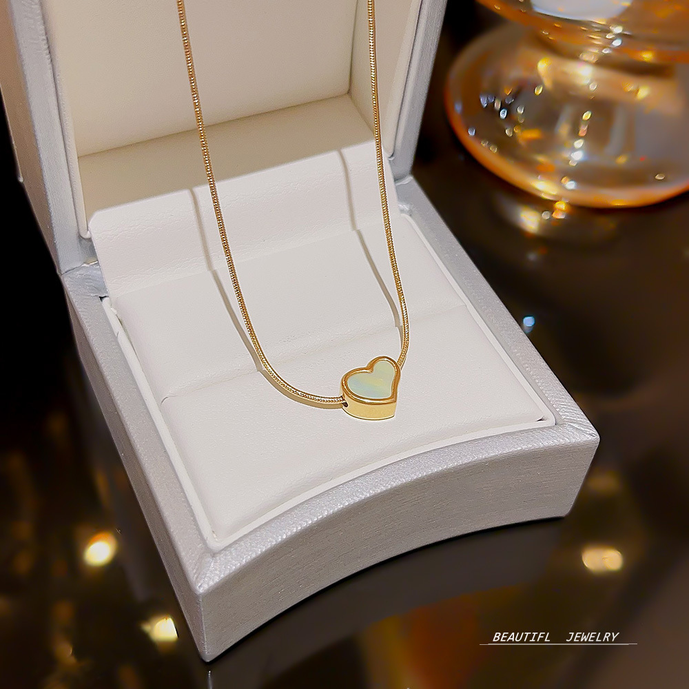 Non-fading titanium steel necklace, a unique design for women with a heart-shaped pendant, an Instagram cold style, a simple and elegant collarbone chain that is popular among Internet celebrities Application Scenario