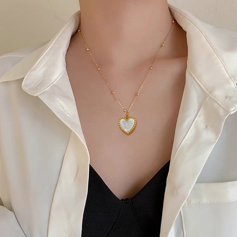 【 All-titanium Steel 】 Mother-of-pearl heart style, minimalist style, real gold necklace inside the furnace, women's ins collarbone chain details Picture